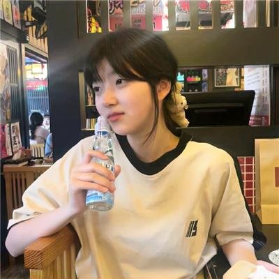 少女与海怪封面